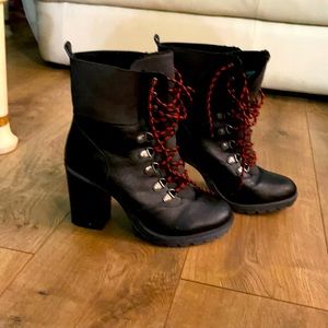 Lace up, heeled boots